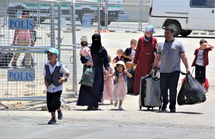 Bayramı ülkelerinde geçiren Suriyelilerin dönüşü başladı