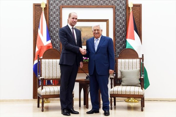 Prens William Ramallah'ta Mahmud Abbas ile görüştü