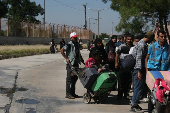 7 bin Suriyeli Türkiye’ye döndü