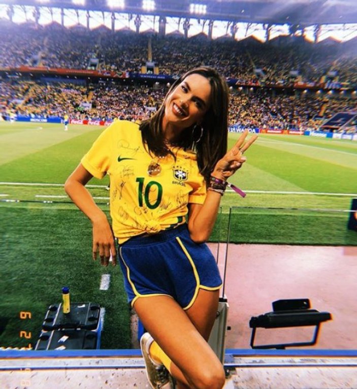 Alessandra Ambrosio Dünya Kupası'nda