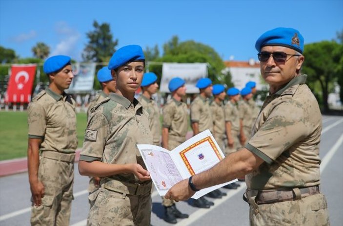 Seher Cingöz komando eğitim okulunda birinci oldu