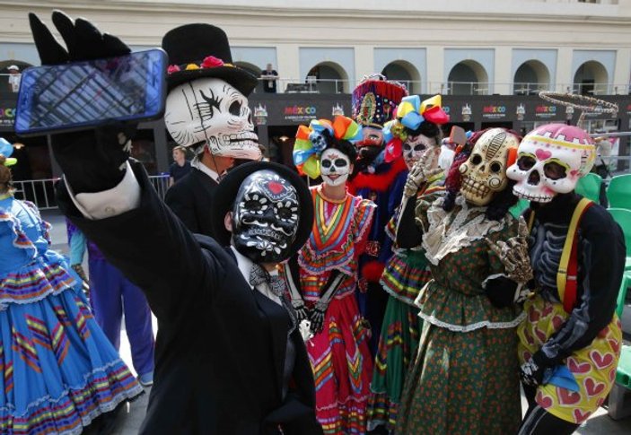 Rusya'da 'Ölüler Günü' karnavalı