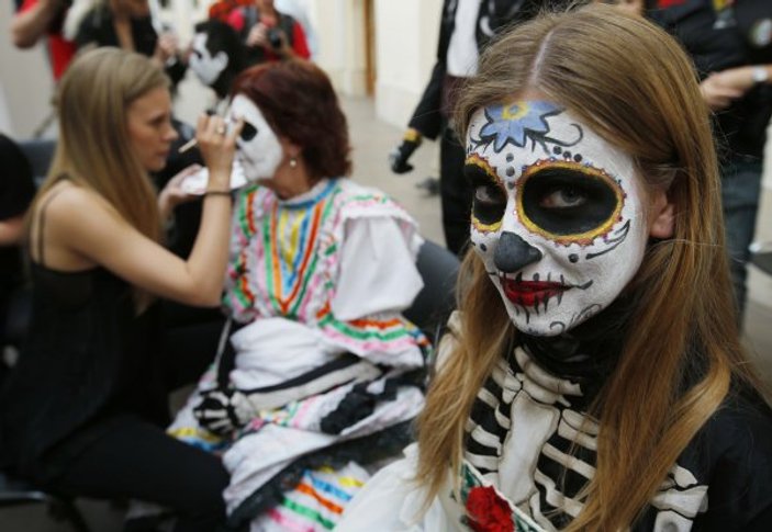 Rusya'da 'Ölüler Günü' karnavalı