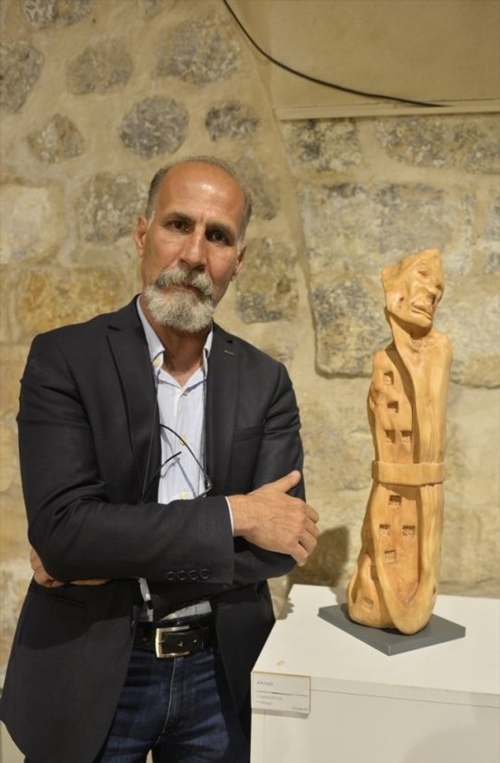 Suriye'de yaşadığı acıyı heykellere yansıttı