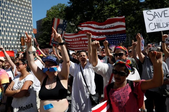 ABD'de göçmen protestosu kavgaya dönüştü