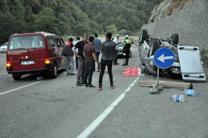 Zonguldak'ta 2 kamyonet çarpıştı: 6 yaralı
