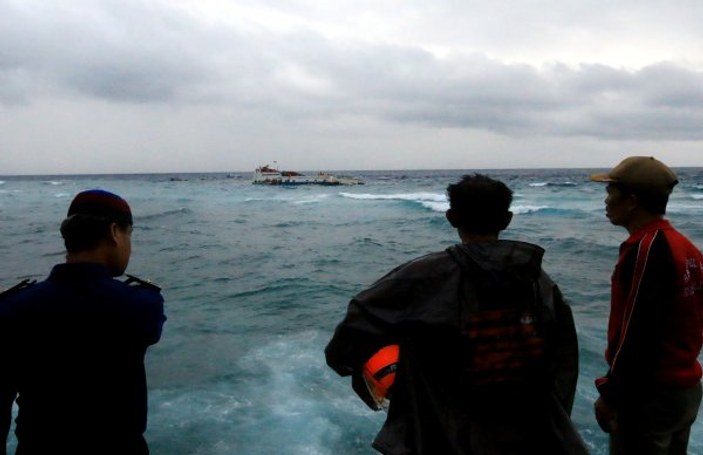 Endonezya'da feribot kazası: En az 29 ölü