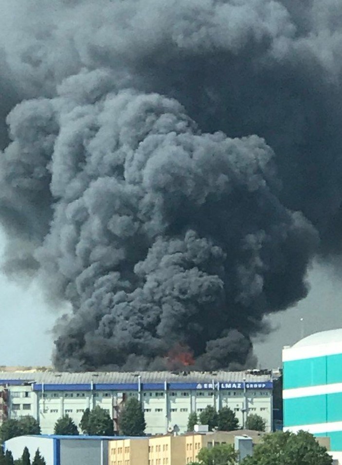 Hadımköy’de bir tekstil fabrikasında yangın çıktı