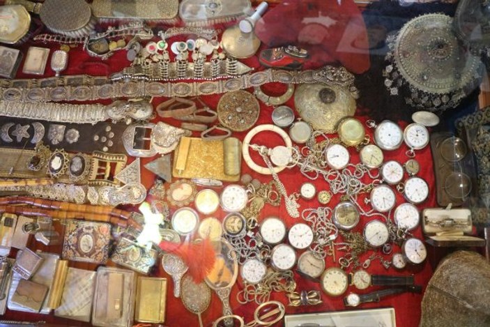 Saray ve köşkleri süsleyen saatler müzede