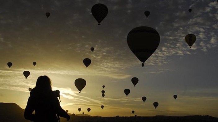 Balonlar günde 2 bin 255 kişiyi uçurdu