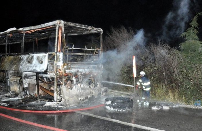 34 yolcusu bulunan otobüs Eskişehir'de kül oldu