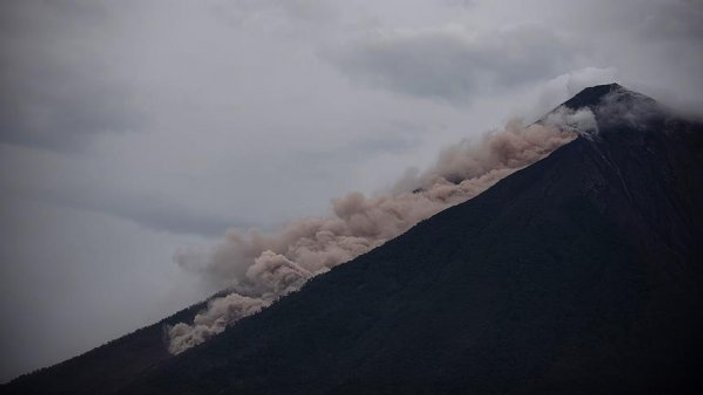 Fuego Yanardağı'ndaki patlamalar sonrası 332 kişi kayıp