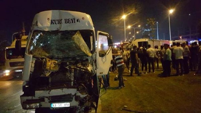 Kütahya'da tır ve yolcu otobüsü çarpıştı: 1 ölü 13 yaralı