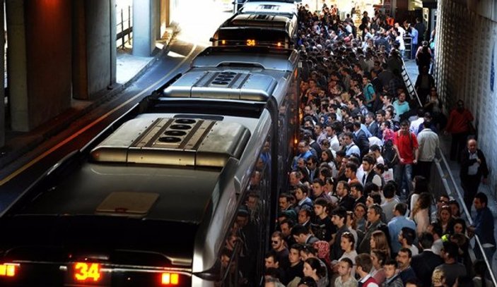 Metrobüsün yolcu sayısı geçen yıla göre 4 milyon arttı