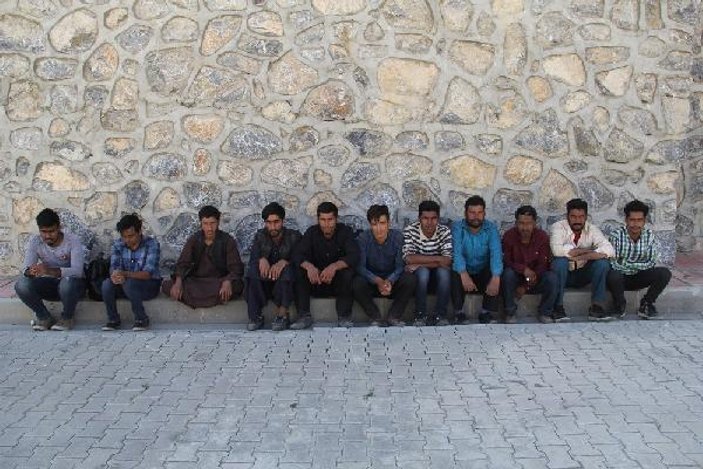 Van'da 27 Afgan kaçak yakalandı