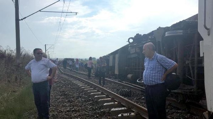 Tekirdağ Çorlu'da yolcu treni devrildi