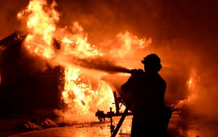 ABD'de yangın paniği: OHAL ilan edildi