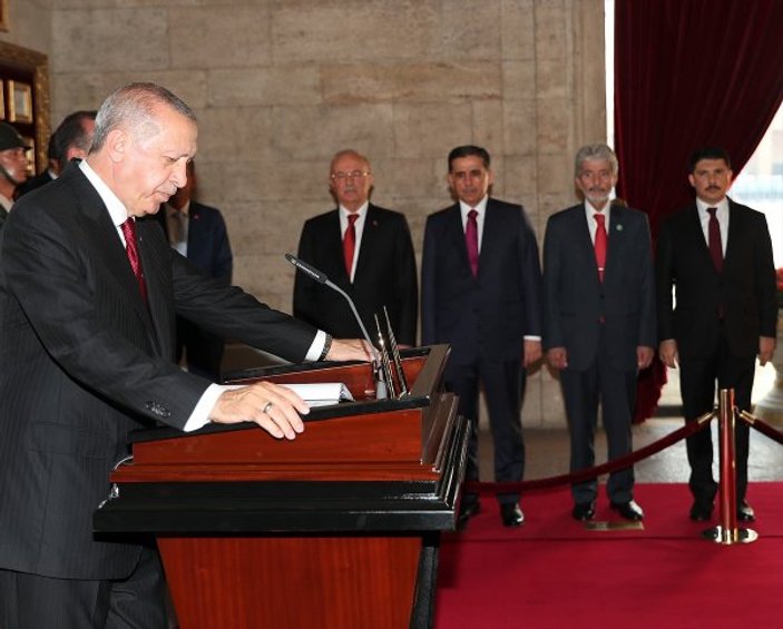 Cumhurbaşkanı Erdoğan Anıtkabir'e gitti