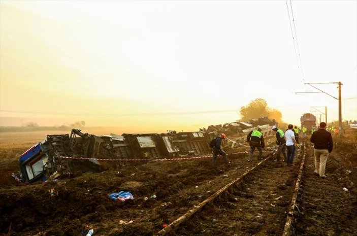 Çorlu'daki kazada treni kullanan 2 makinist gözaltında