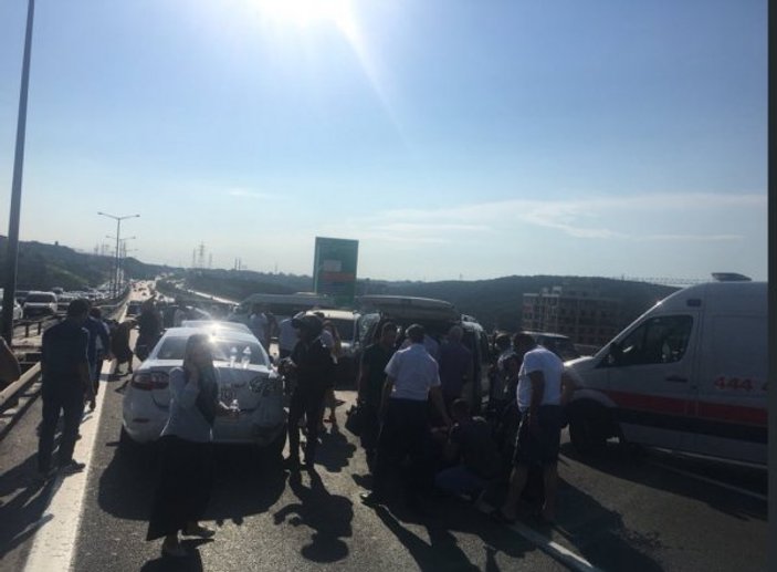 TEM'de kaza: 3 şerit trafiğe kapandı