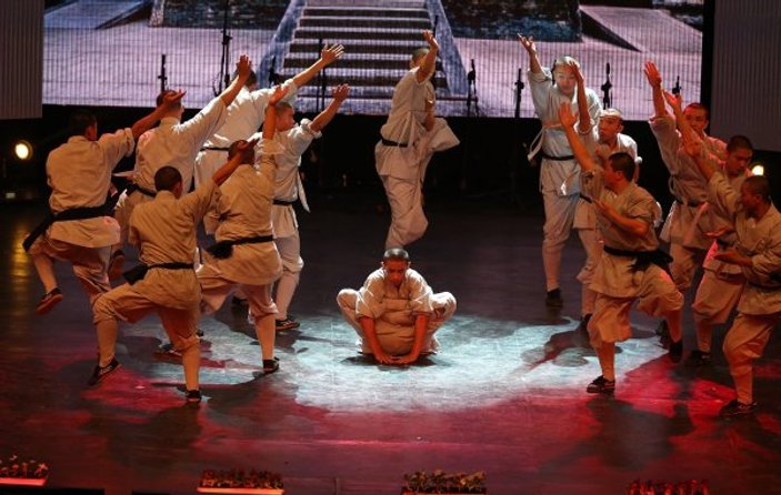 Shaolin Rahipleri gösterilerle kungfuyu tanıtıyor