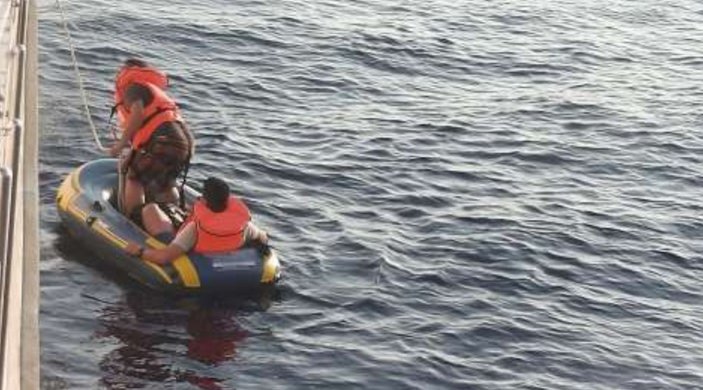 Kuşadası Körfezi’nde 28’i çocuk 53 kaçak göçmen yakalandı