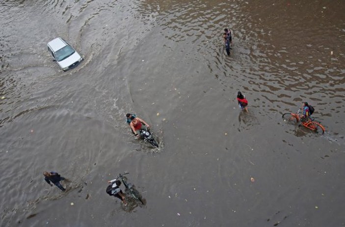 Muson yağmurları Hindistan'ı yıkıyor