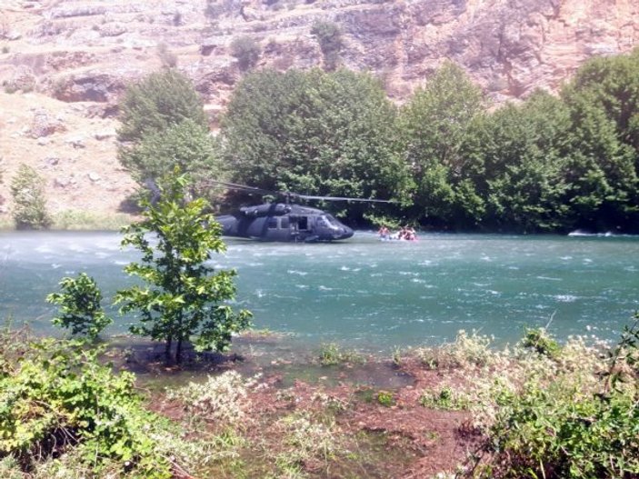 Jandarmadan nehirde mahsur kalanları kurtarma operasyonu