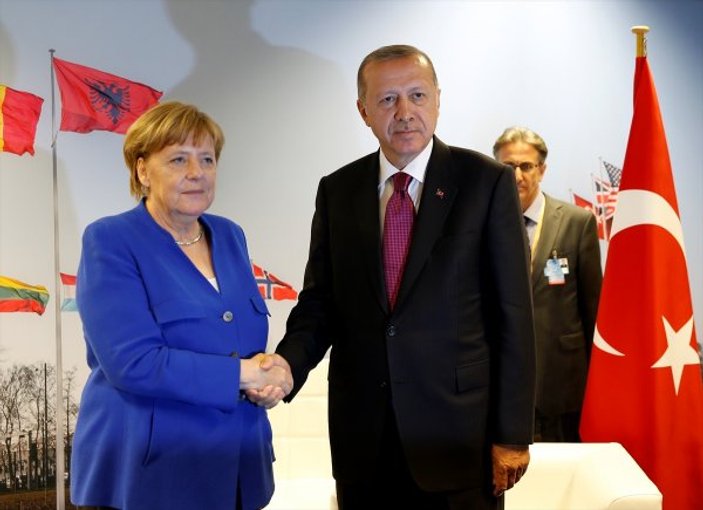 NATO'da Erdoğan-Merkel görüşmesi