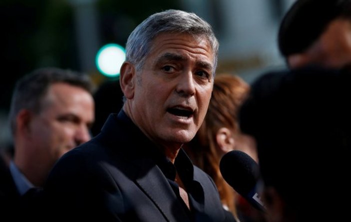 George Clooney'in trafik kazası anı kameralara yakalandı