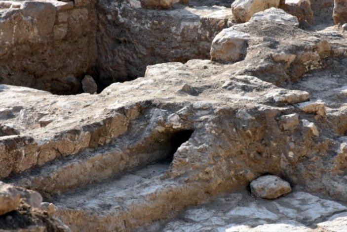 İnşaat kazısında antik döneme ait balıkçı evi bulundu
