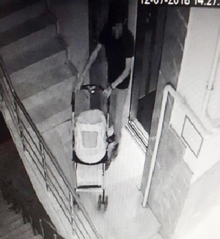 Bebek arabası hırsızlığı güvenlik kamerasında