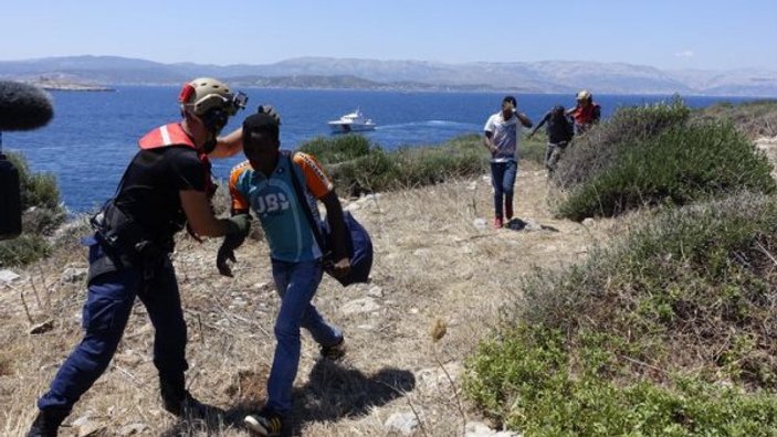 Ege Denizi'nde mahsur kalan göçmenler kurtarıldı