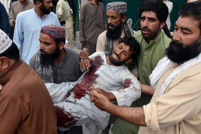 Pakistan'ın kanlı günü: 132 ölü 232 yaralı