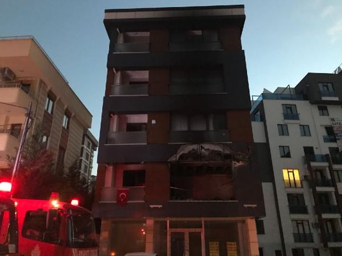 Pendik'te 4 katlı binada yangın