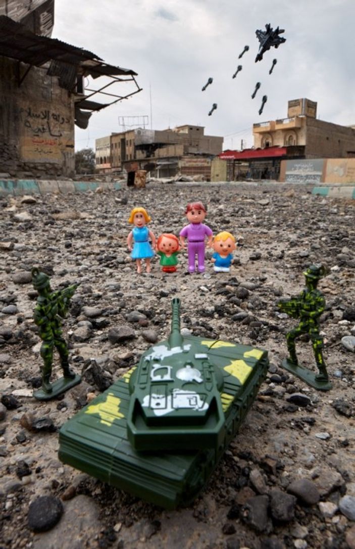 Fotoğrafçı, savaşı çocukların gözünden gösteriyor