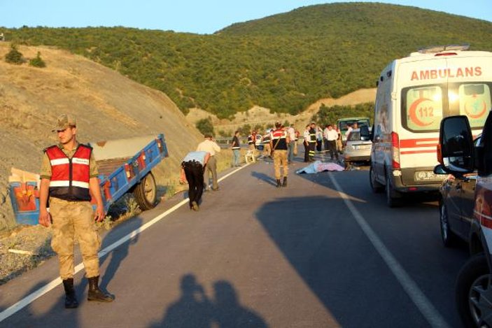 Piknik dönüşü traktör devrildi: 4 kişi öldü