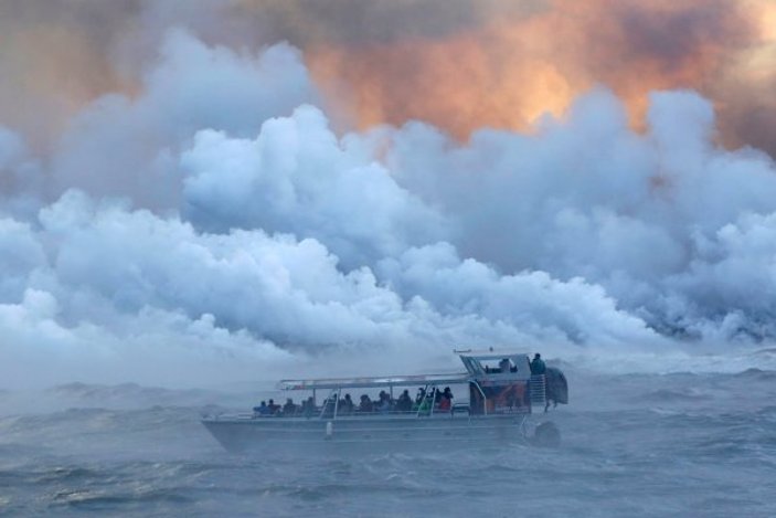 Hawaii açıklarında tur teknesine lav sıçradı: 13 yaralı