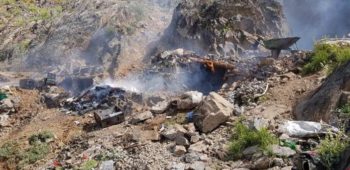 Hakkari'de PKK sığınağından çıkan malzemeler