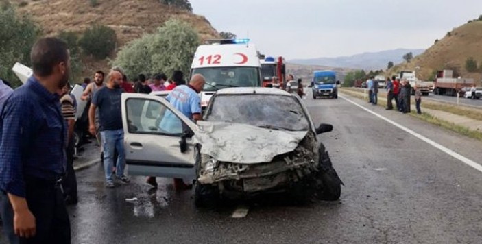 Ankara'da 2 otomobil çarpıştı: 3 ölü 6 yaralı