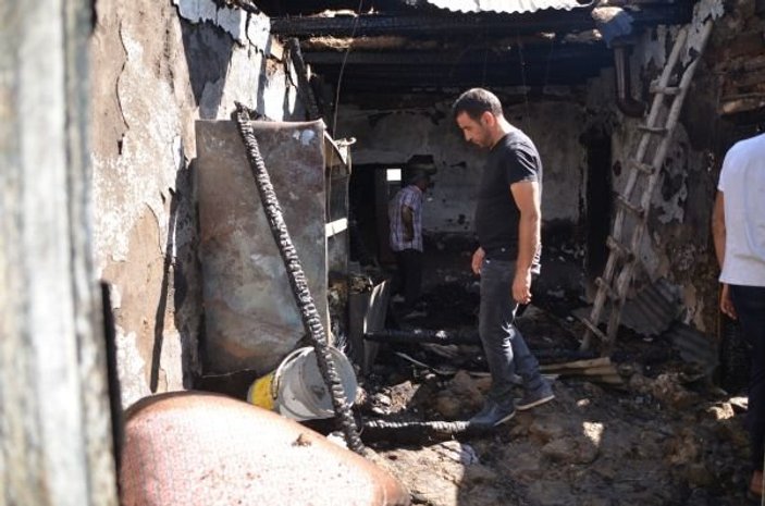 Muş'ta bir evde 150 bin lira istimlak parası yandı