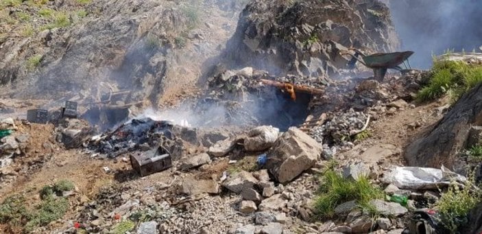 Mehmetçik Hakkari'de PKK mağaralarına girdi