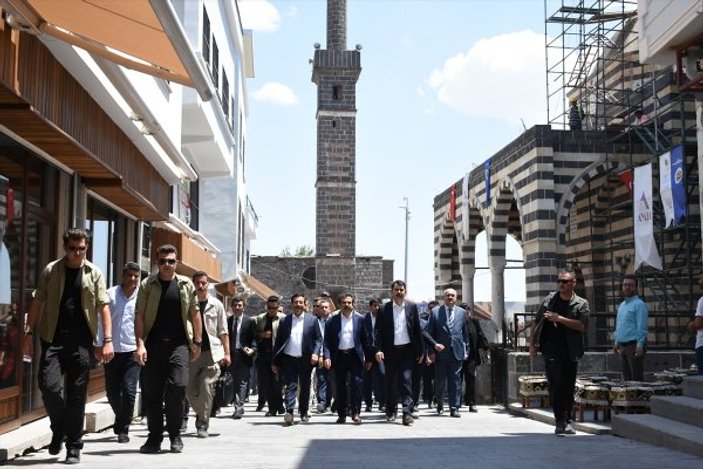 Bakan Kurum, Diyarbakır'daki projeleri yerinde inceledi