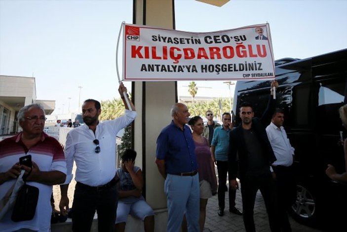Kemal Kılıçdaroğlu'na Antalya'da coşkulu karşılama