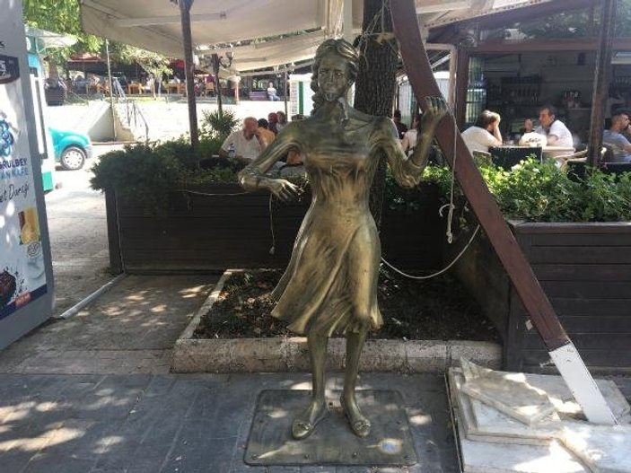 Bursa'daki heykeller tahrip edildi