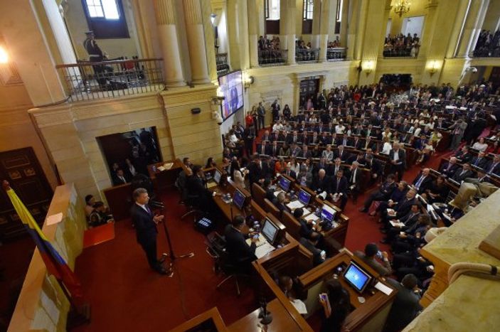 Kolombiya'da eski FARC gerillaları parlamentoda