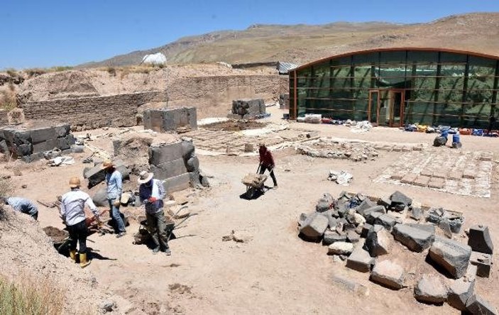 Bilim insanlarını heyecanladıran Ayanis'te kazılar sürüyor