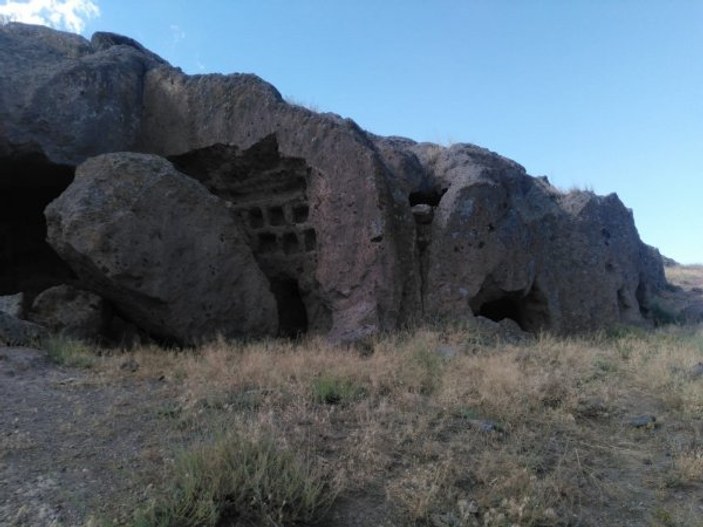 7 katlı tarihi mağara ziyaretçileri büyülüyor