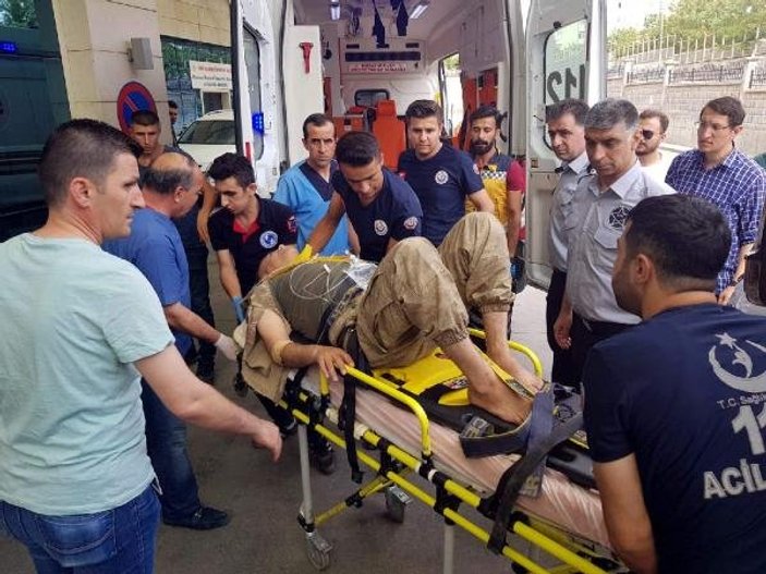 Siirt'te askeri araç devrildi: 4 asker yaralı