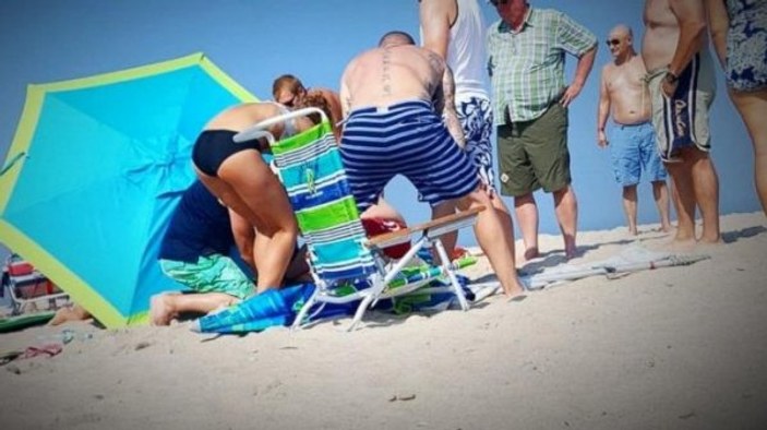 ABD'de plajda güneşlenen kadının göğsüne şemsiye saplandı